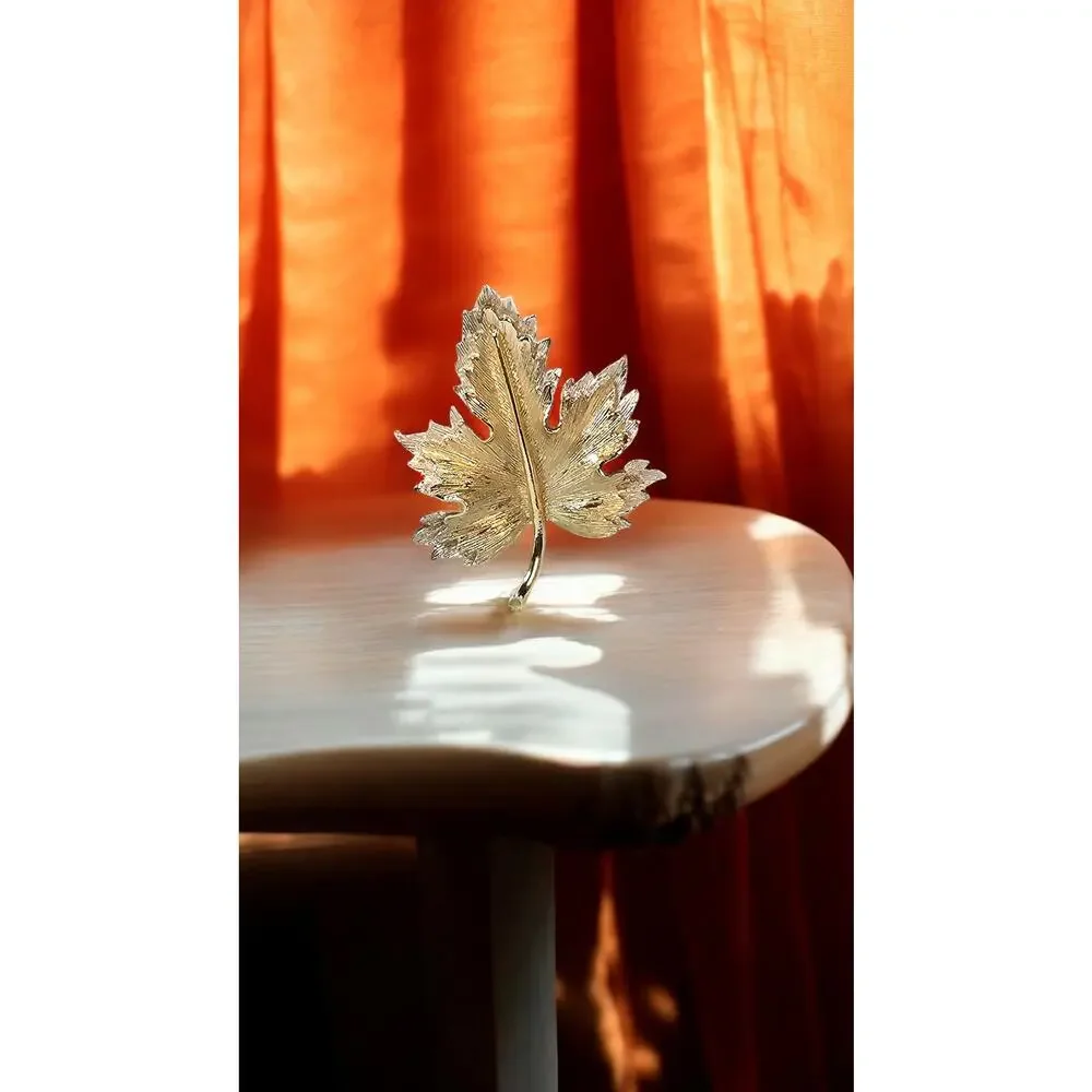 Sarah Coventry Maple Leaf Brooch Nature's Choice Two Tone - Woodland Classic